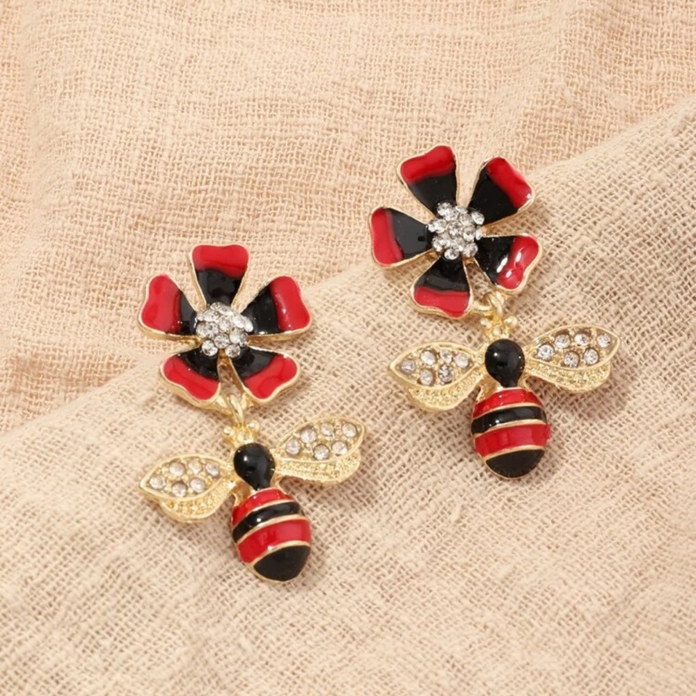 π Bee And Flower Stud Earrings π - Picture 3 of 3